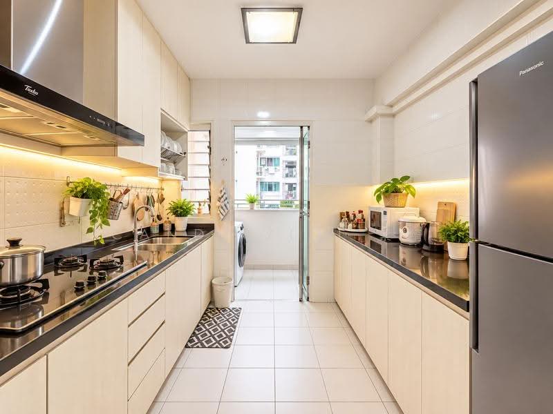 618B Punggol Drive, 618B Punggol Drive, Hougang / Punggol / Sengkang, 3 Bedrooms, 1,215 sqft, HDB Flat For Sale, by Candy ZiQi 紫绮, 500278582 - Kitchen - PropertyGuru.com.sg