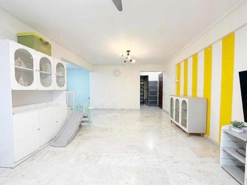 407 Bedok North Avenue 3, 407 Bedok North Avenue 3, Bedok / Upper East Coast, 3 Bedrooms, 1,270 sqft, HDB Flat For Rent, by Teddy Ng Yu Ming, 500278586 - Living Room - PropertyGuru.com.sg