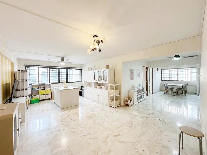407 Bedok North Avenue 3, 407 Bedok North Avenue 3, Bedok / Upper East Coast, 3 Bedrooms, 1,270 sqft, HDB Flat For Rent, by Teddy Ng Yu Ming, 500278586 - Living Room - PropertyGuru.com.sg