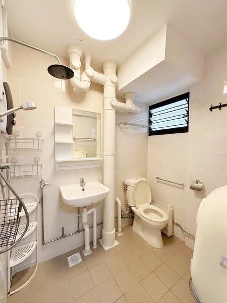 407 Bedok North Avenue 3, 407 Bedok North Avenue 3, Bedok / Upper East Coast, 3 Bedrooms, 1,270 sqft, HDB Flat For Rent, by Teddy Ng Yu Ming, 500278586 - Bathroom - PropertyGuru.com.sg