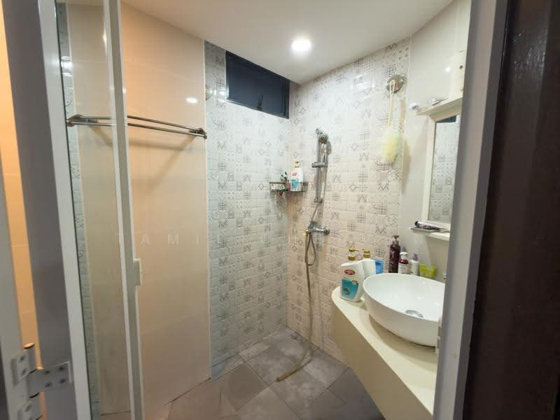 Regent Grove, 50 Choa Chu Kang North 7, Dairy Farm / Bukit Panjang / Choa Chu Kang, 4 Bedrooms, 1,259 sqft, Condominium For Sale, by Tamil Chelvan, 500278602 - Bathroom - PropertyGuru.com.sg