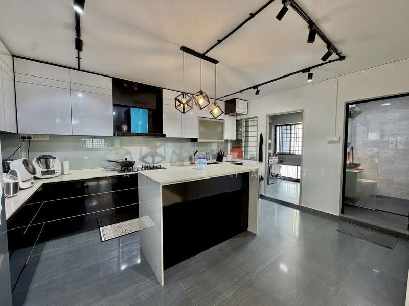 743 Pasir Ris Street 71, 743 Pasir Ris Street 71, Pasir Ris / Tampines, 3 Bedrooms, 1,367 sqft, HDB Flat For Sale, by Hidayat Shariff, 500278603 - Kitchen - PropertyGuru.com.sg
