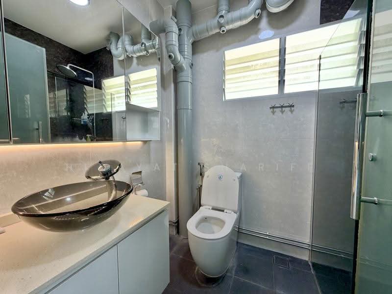 743 Pasir Ris Street 71, 743 Pasir Ris Street 71, Pasir Ris / Tampines, 3 Bedrooms, 1,367 sqft, HDB Flat For Sale, by Hidayat Shariff, 500278603 - Bathroom - PropertyGuru.com.sg