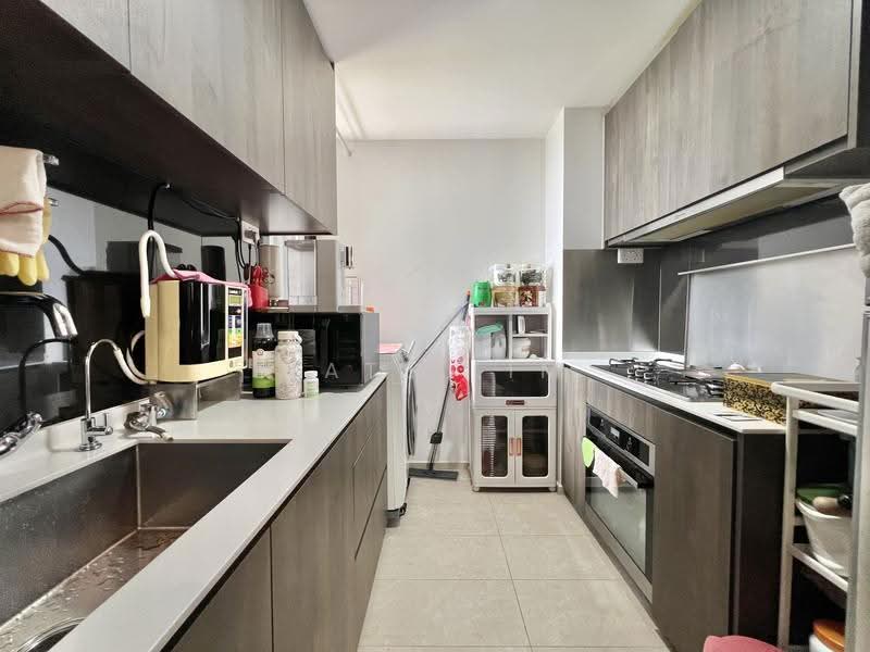 iNz Residence, 68 Choa Chu Kang Avenue 5, Dairy Farm / Bukit Panjang / Choa Chu Kang, 3 Bedrooms, 990 sqft, Condominium For Sale, by Nate Lim, 500278605 - Kitchen - PropertyGuru.com.sg