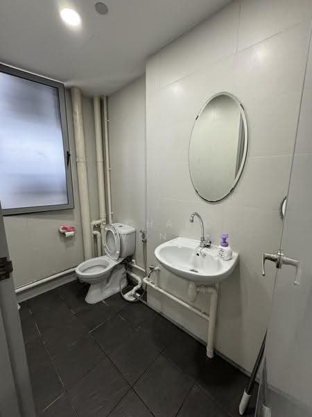 Cendex Centre, 120 Lower Delta Road, Alexandra / Commonwealth, 1,152 sqft, Light Industrial (B1) For Sale, by Richard Wong, 500278613 - Toilet - CommercialGuru.com.sg