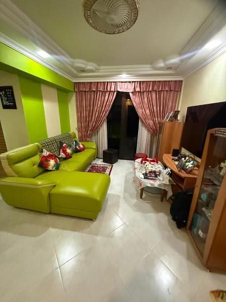 472 Sembawang Drive, 472 Sembawang Drive, Sembawang / Yishun, 4 Bedrooms, 1,401 sqft, HDB Flat For Sale, by G. Rajan, 500278671 - Living Room - PropertyGuru.com.sg