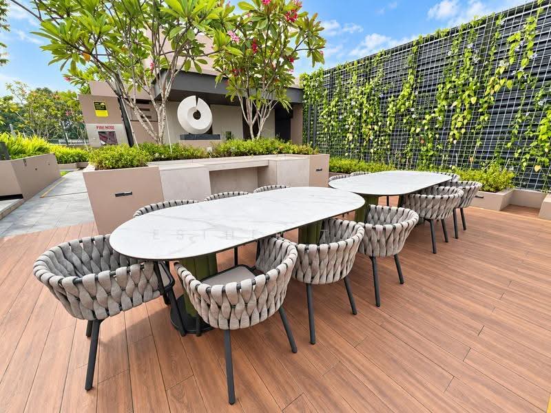 Orchard Sophia, 128 Sophia Road, Orchard / River Valley, 1 Bedroom, 474 sqft, Condominium For Rent, by Esther Tan, 500278676 - Rooftop Dining Area - PropertyGuru.com.sg