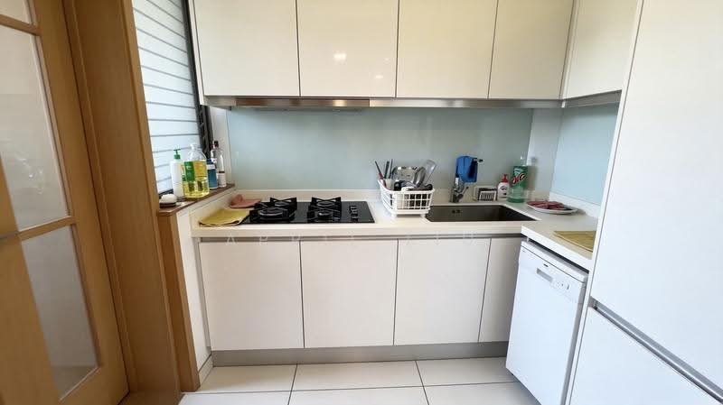 Concourse Skyline, 300 Beach Road, Beach Road / Bugis / Rochor, 3 Bedrooms, 1,421 sqft, Condominium For Sale, by April Liu, 500278678 - PropertyGuru.com.sg