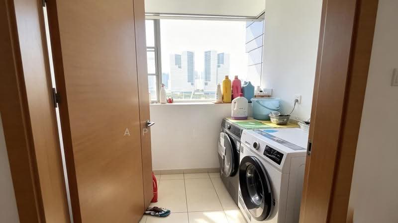 Concourse Skyline, 300 Beach Road, Beach Road / Bugis / Rochor, 3 Bedrooms, 1,421 sqft, Condominium For Sale, by April Liu, 500278678 - PropertyGuru.com.sg