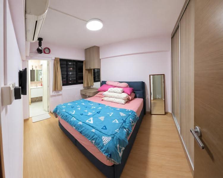 108 Jalan Bukit Merah, 108 Jalan Bukit Merah, Alexandra / Commonwealth, 2 Bedrooms, 796 sqft, HDB Flat For Sale, by Jackson Tan 陈涣乐, 500278681 - Bedroom - PropertyGuru.com.sg