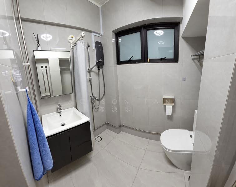 108 Jalan Bukit Merah, 108 Jalan Bukit Merah, Alexandra / Commonwealth, 2 Bedrooms, 796 sqft, HDB Flat For Sale, by Jackson Tan 陈涣乐, 500278681 - Bathroom - PropertyGuru.com.sg