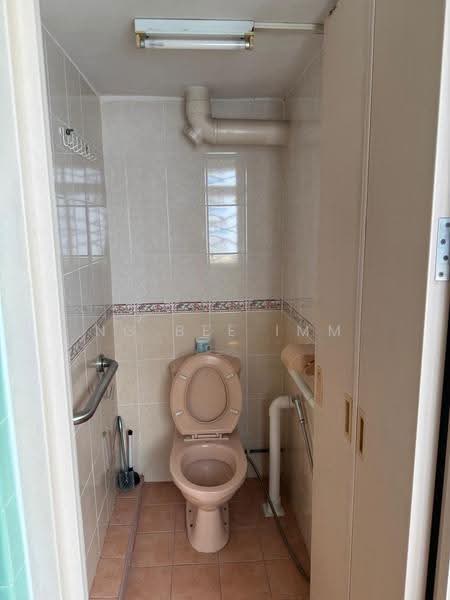 Blk 26 Bendemeer road, Bendemeer road, 2 Bedrooms, 764 sqft, HDB Flat For Sale, by Ng Bee Imm, 500278688 - Bathroom - PropertyGuru.com.sg