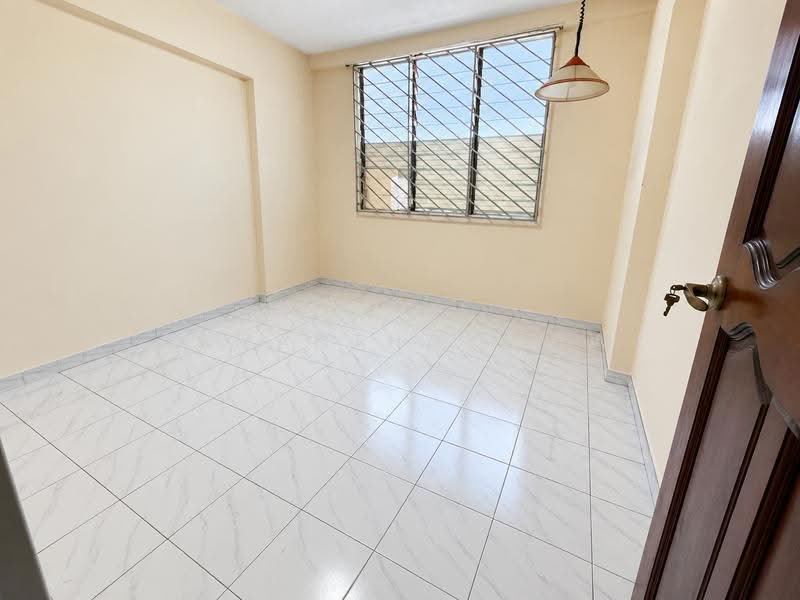 840 Tampines Street 82, 840 Tampines Street 82, Pasir Ris / Tampines, 3 Bedrooms, 904 sqft, HDB Flat For Sale, by Samantha Liew, 500278697 - Common room 2 - PropertyGuru.com.sg