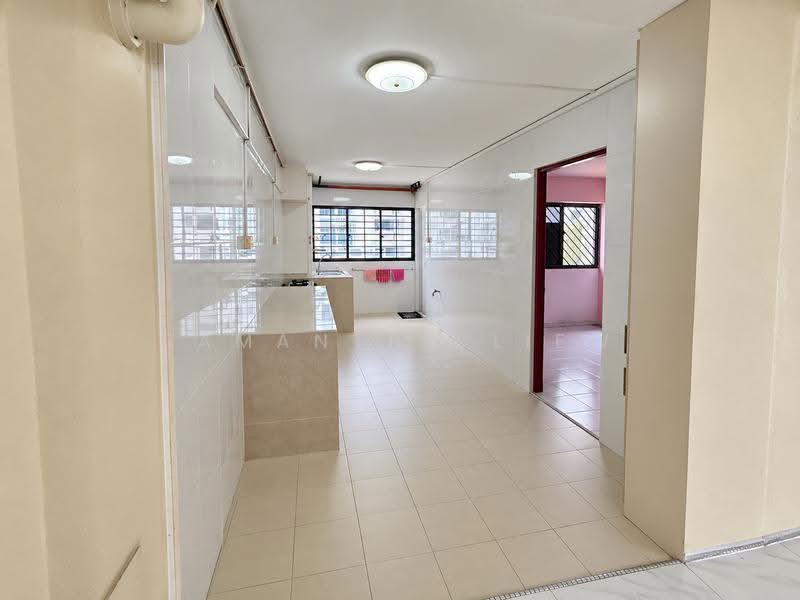 840 Tampines Street 82, 840 Tampines Street 82, Pasir Ris / Tampines, 3 Bedrooms, 904 sqft, HDB Flat For Sale, by Samantha Liew, 500278697 - Kitchen - PropertyGuru.com.sg