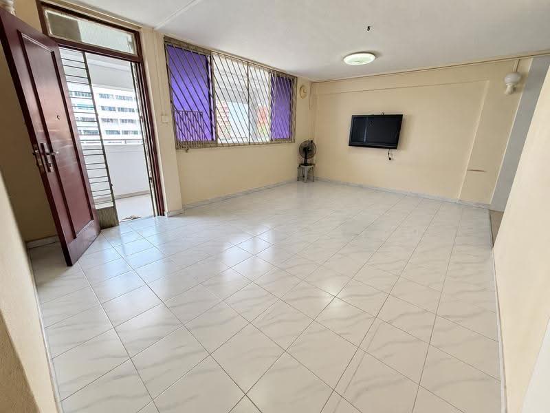 840 Tampines Street 82, 840 Tampines Street 82, Pasir Ris / Tampines, 3 Bedrooms, 904 sqft, HDB Flat For Sale, by Samantha Liew, 500278697 - Living Room - PropertyGuru.com.sg