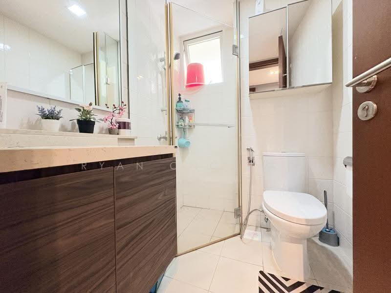 Edelweiss Park Condo, 90 Flora Road, Changi Airport / Changi Village, 3 Bedrooms, 1,281 sqft, Condominium For Sale, by Ryan Ong 王伟信, 500278699 - Bathroom - PropertyGuru.com.sg