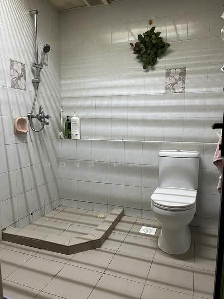 Avila Terrace, Mariam Way, Changi Airport / Changi Village, 6 Bedrooms, 3,000 sqft, Terraced House For Rent, by Hong Meiyu, 500278705 - Bathroom - PropertyGuru.com.sg