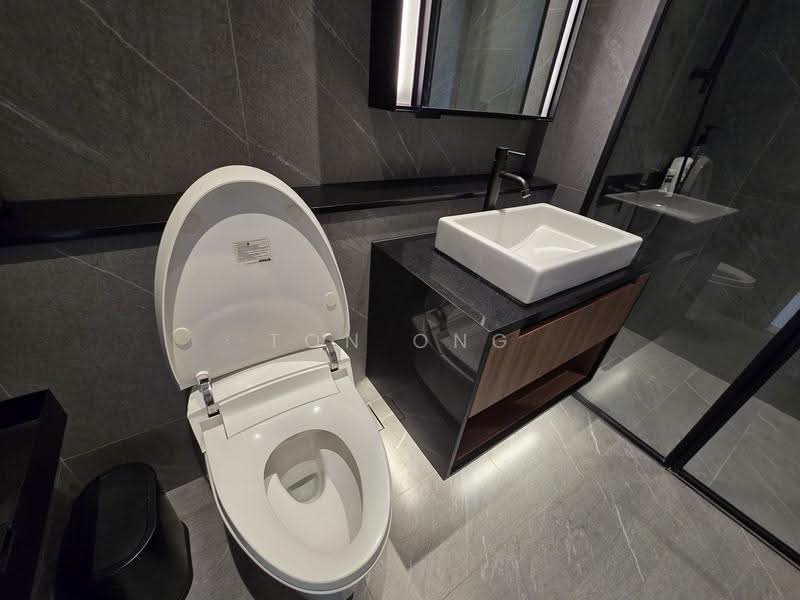 Petit Jervois, 33 Jervois Road, Tanglin / Holland / Bukit Timah, 2 Bedrooms, 818 sqft, Condominium For Rent, by Ton Ong, 500278709 - Bathroom - PropertyGuru.com.sg