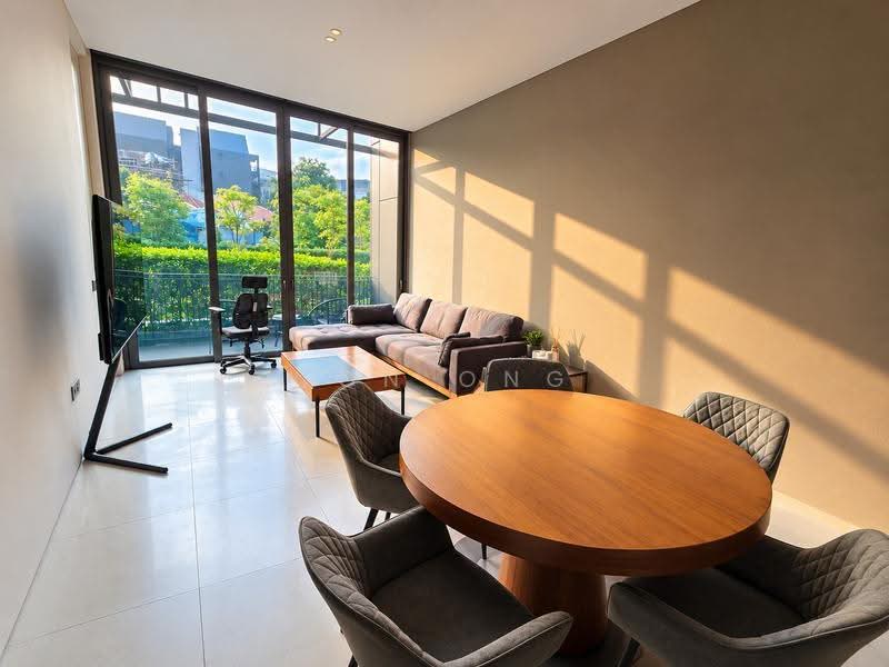 Petit Jervois, 33 Jervois Road, Tanglin / Holland / Bukit Timah, 2 Bedrooms, 818 sqft, Condominium For Rent, by Ton Ong, 500278709 - Living Room - PropertyGuru.com.sg