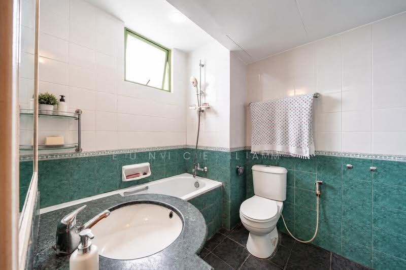 Windermere, 32 Choa Chu Kang Street 64, Dairy Farm / Bukit Panjang / Choa Chu Kang, 5 Bedrooms, 2,756 sqft, Condominium For Sale, by Eunice Lam, 500278716 - Bathroom - PropertyGuru.com.sg