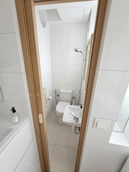 Austville Residences, 19 Sengkang East Avenue, Hougang / Punggol / Sengkang, 3 Bedrooms, 1,227 sqft, Condominium For Sale, by Nasser A L, 500278735 - Bathrm Common2 - PropertyGuru.com.sg