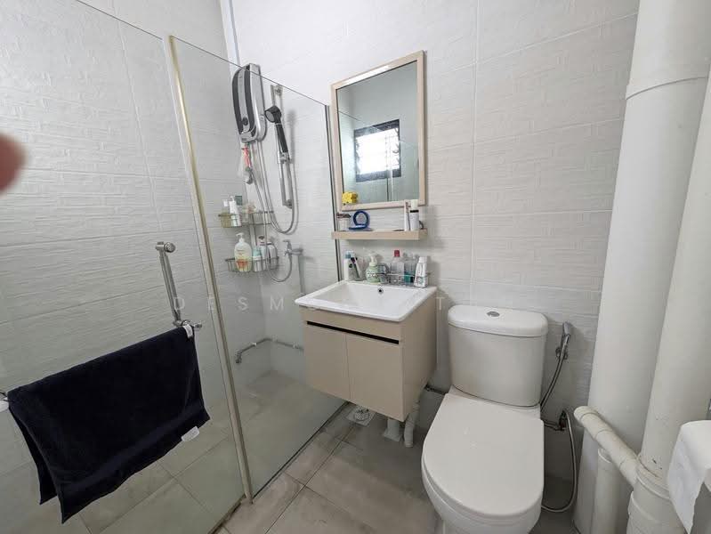 420 Tampines Street 41, 420 Tampines Street 41, Pasir Ris / Tampines, 2 Bedrooms, 800 sqft, HDB Flat For Rent, by Desmond Tan, 500278737 - Bathroom - PropertyGuru.com.sg