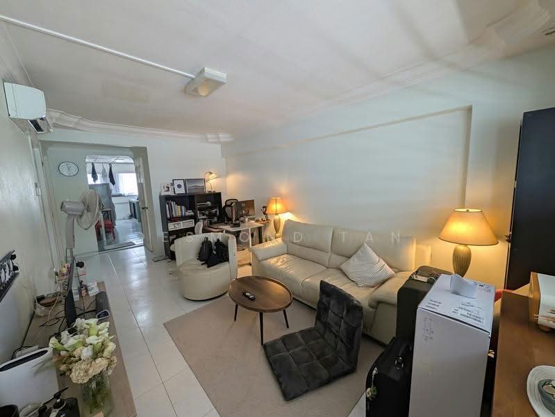 420 Tampines Street 41, 420 Tampines Street 41, Pasir Ris / Tampines, 2 Bedrooms, 800 sqft, HDB Flat For Rent, by Desmond Tan, 500278737 - Living Room - PropertyGuru.com.sg