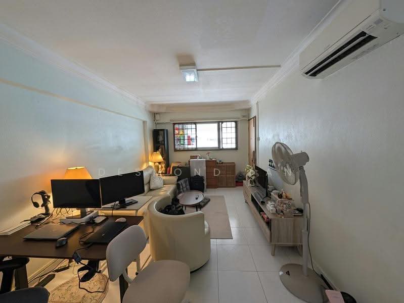 420 Tampines Street 41, 420 Tampines Street 41, Pasir Ris / Tampines, 2 Bedrooms, 800 sqft, HDB Flat For Rent, by Desmond Tan, 500278737 - Living Room - PropertyGuru.com.sg