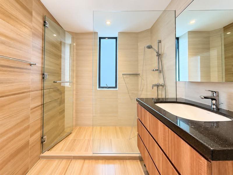 Beverly Hill, 61 Grange Road, Tanglin / Holland / Bukit Timah, 4 Bedrooms, 3,777 sqft, Condominium For Rent, by Gary Chia, 500278749 - Bathroom - PropertyGuru.com.sg