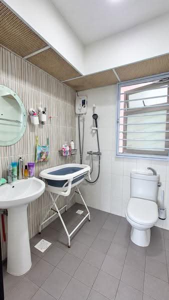 492G Tampines Street 45, 492G Tampines Street 45, Pasir Ris / Tampines, 3 Bedrooms, 721 sqft, HDB Flat For Sale, by Irene Yong, 500278759 - Bathroom - PropertyGuru.com.sg