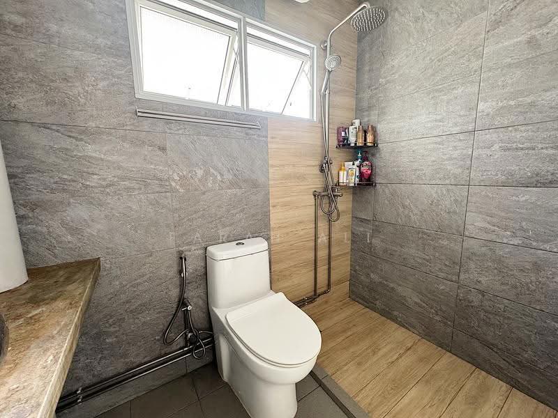 897A Woodlands Drive 50, 897A Woodlands Drive 50, Admiralty / Woodlands, 3 Bedrooms, 1,066 sqft, HDB Flat For Sale, by Farah Ali, 500278773 - Master Bathroom - PropertyGuru.com.sg