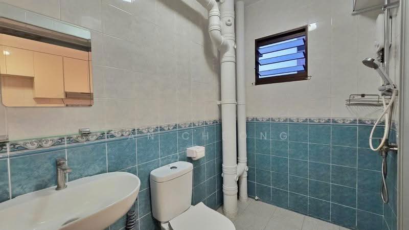 608 Jurong West Street 65, 608 Jurong West Street 65, Boon Lay / Jurong / Tuas, 3 Bedrooms, 1,237 sqft, HDB Flat For Rent, by Can Cheong, 500278803 - Bathroom - PropertyGuru.com.sg