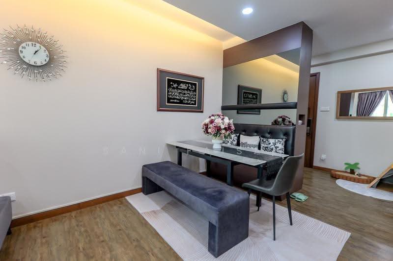 Whitewater, 25 Pasir Ris Street 72, Pasir Ris / Tampines, 3 Bedrooms, 1,195 sqft, Condominium For Sale, by Sani Faisal, 500278835 - Dining Room - PropertyGuru.com.sg