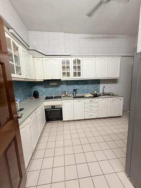 Clydesview, 16A Jervois Lane, Alexandra / Commonwealth, 3 Bedrooms, 2,411 sqft, Condominium For Rent, by Terence Tang, 500278840 - Kitchen - PropertyGuru.com.sg