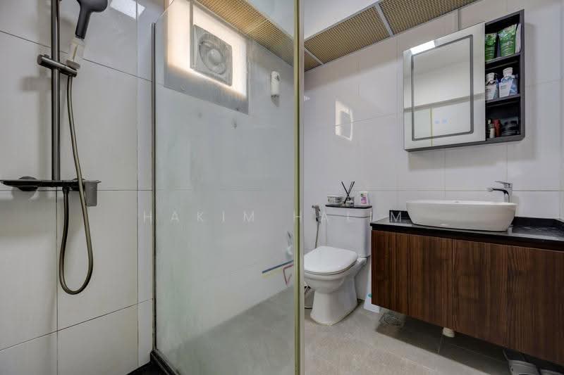 467B Bukit Batok West Avenue 9, 467B Bukit Batok West Avenue 9, Dairy Farm / Bukit Panjang / Choa Chu Kang, 3 Bedrooms, 1,216 sqft, HDB Flat For Sale, by Hakim Halim, 500278848 - Bathroom - PropertyGuru.com.sg