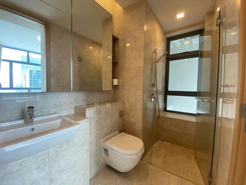 Soleil @ Sinaran, 6 Sinaran Drive, Newton / Novena, 2 Bedrooms, 936 sqft, Condominium For Rent, by Zann Leow, 500278855 - Bathroom - PropertyGuru.com.sg