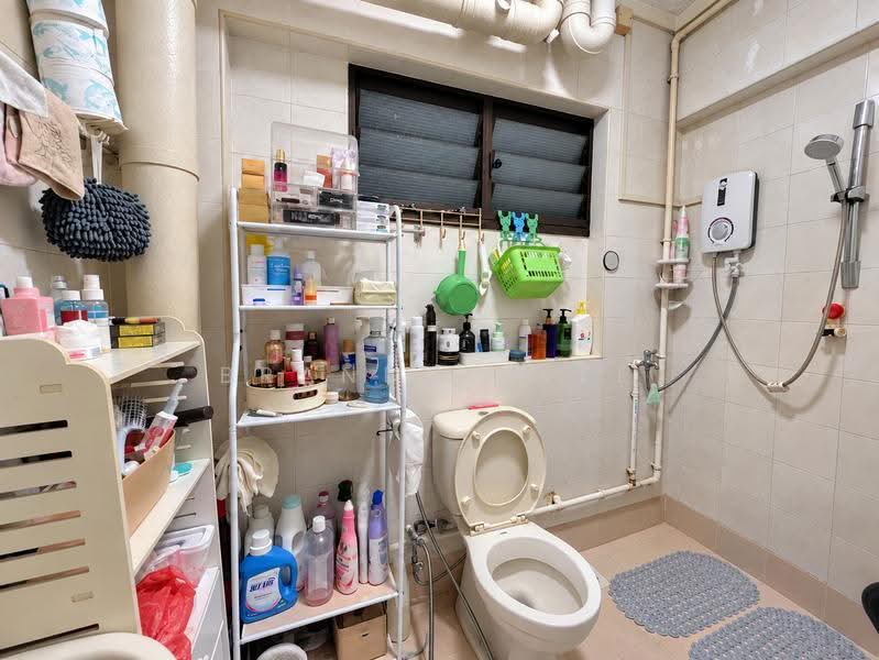 568 Hougang Street 51, 568 Hougang Street 51, Hougang / Punggol / Sengkang, 3 Bedrooms, 1,270 sqft, HDB Flat For Sale, by Brandon Lee, 500278858 - Bathroom - PropertyGuru.com.sg