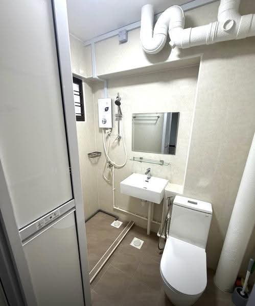 436 Hougang Avenue 8, 436 Hougang Avenue 8, Hougang / Punggol / Sengkang, 3 Bedrooms, 969 sqft, HDB Flat For Rent, by Henry Poon, 500278869 - Bathroom - PropertyGuru.com.sg