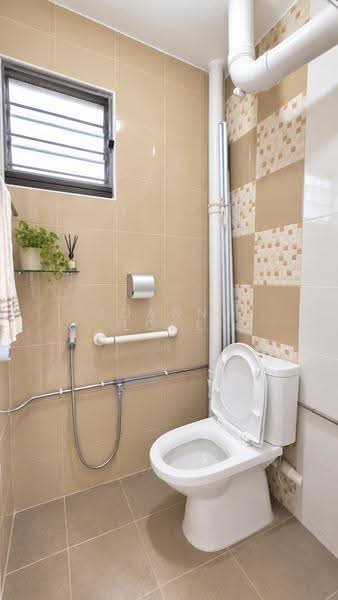 533 Bukit Batok Street 51, 533 Bukit Batok Street 51, Dairy Farm / Bukit Panjang / Choa Chu Kang, 2 Bedrooms, 743 sqft, HDB Flat For Sale, by Joanne Loke, 500278880 - Bathroom - PropertyGuru.com.sg