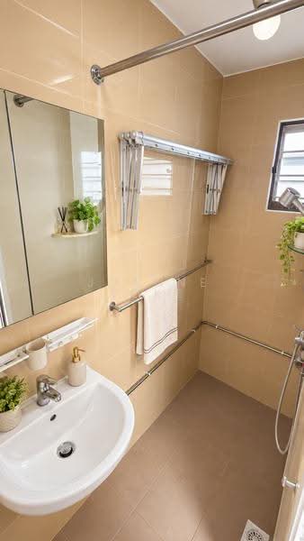 533 Bukit Batok Street 51, 533 Bukit Batok Street 51, Dairy Farm / Bukit Panjang / Choa Chu Kang, 2 Bedrooms, 743 sqft, HDB Flat For Sale, by Joanne Loke, 500278880 - Bathroom - PropertyGuru.com.sg
