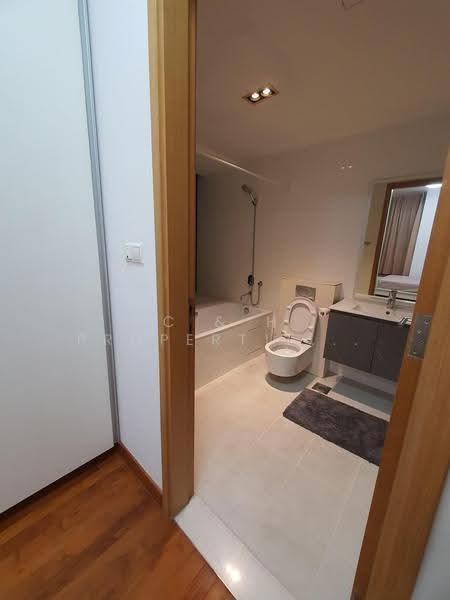 One Oxley Rise, 1 Oxley Rise, Orchard / River Valley, 1 Bedroom, 754 sqft, Apartment For Sale, by REBECCA, 500278913 - Bathroom - PropertyGuru.com.sg