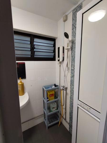 339 Hougang Avenue 7, 339 Hougang Avenue 7, Hougang / Punggol / Sengkang, 3 Bedrooms, 1,302 sqft, HDB Flat For Sale, by Ron Koh, 500278921 - Bathroom - PropertyGuru.com.sg