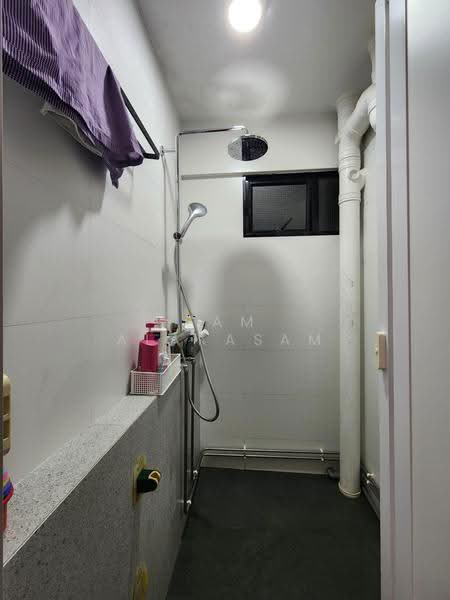 64 Kallang Bahru, 64 Kallang Bahru, Balestier / Toa Payoh, 2 Bedrooms, 699 sqft, HDB Flat For Sale, by Sam Alakasam, 500278938 - Separate shower - PropertyGuru.com.sg
