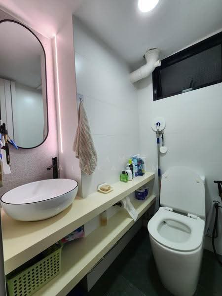 64 Kallang Bahru, 64 Kallang Bahru, Balestier / Toa Payoh, 2 Bedrooms, 699 sqft, HDB Flat For Sale, by Sam Alakasam, 500278938 - Separate toilet - PropertyGuru.com.sg
