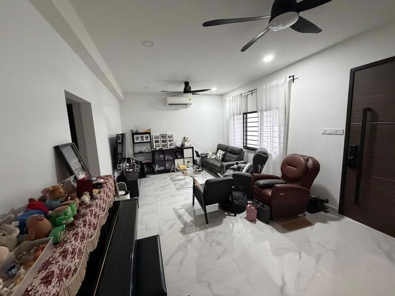D19 Nanyang Park, Jalan Limbok, Hougang / Punggol / Sengkang, 3 Bedrooms, 1,500 sqft, Terraced House For Sale, by Bryan Tan, 500278966 - Living Room - PropertyGuru.com.sg