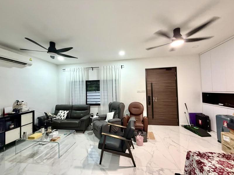 D19 Nanyang Park, Jalan Limbok, Hougang / Punggol / Sengkang, 3 Bedrooms, 1,500 sqft, Terraced House For Sale, by Bryan Tan, 500278966 - Living Room - PropertyGuru.com.sg