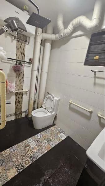510 Bukit Batok Street 52, 510 Bukit Batok Street 52, Dairy Farm / Bukit Panjang / Choa Chu Kang, 3 Bedrooms, 1,313 sqft, HDB Flat For Sale, by Clement Boey, 500278983 - Bathroom - PropertyGuru.com.sg