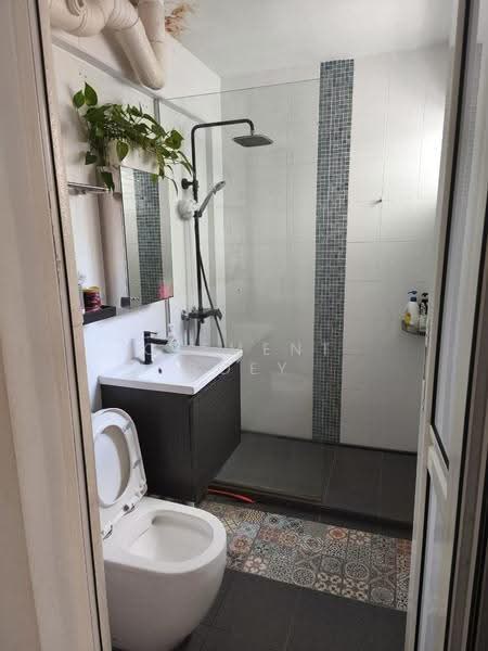510 Bukit Batok Street 52, 510 Bukit Batok Street 52, Dairy Farm / Bukit Panjang / Choa Chu Kang, 3 Bedrooms, 1,313 sqft, HDB Flat For Sale, by Clement Boey, 500278983 - Bathroom - PropertyGuru.com.sg