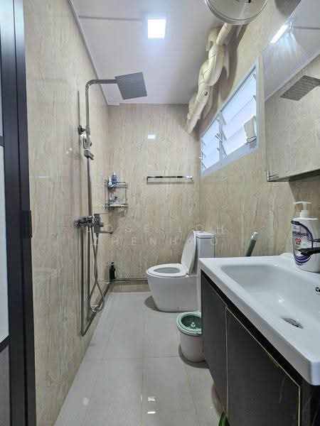 832 Jurong West Street 81, 832 Jurong West Street 81, Boon Lay / Jurong / Tuas, 3 Bedrooms, 1,141 sqft, HDB Flat For Sale, by Jose Loh Zhenhao, 500278993 - Bathroom - PropertyGuru.com.sg