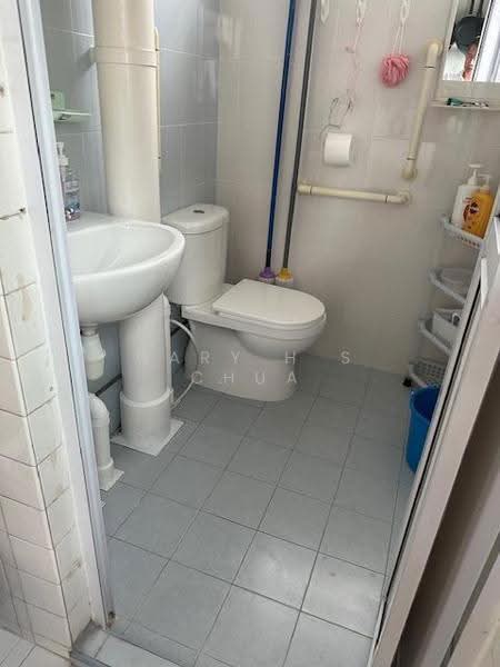 339D Kang Ching Road, 339D Kang Ching Road, Boon Lay / Jurong / Tuas, Room Rental, 110 sqft, HDB Flat For Rent, by Gary H S Chua, 500279004 - Bathroom - PropertyGuru.com.sg